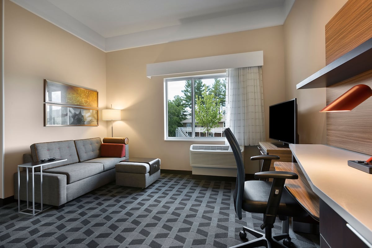 Laptop workspace, blackout drapes, iron/ironing board, WiFi (free)