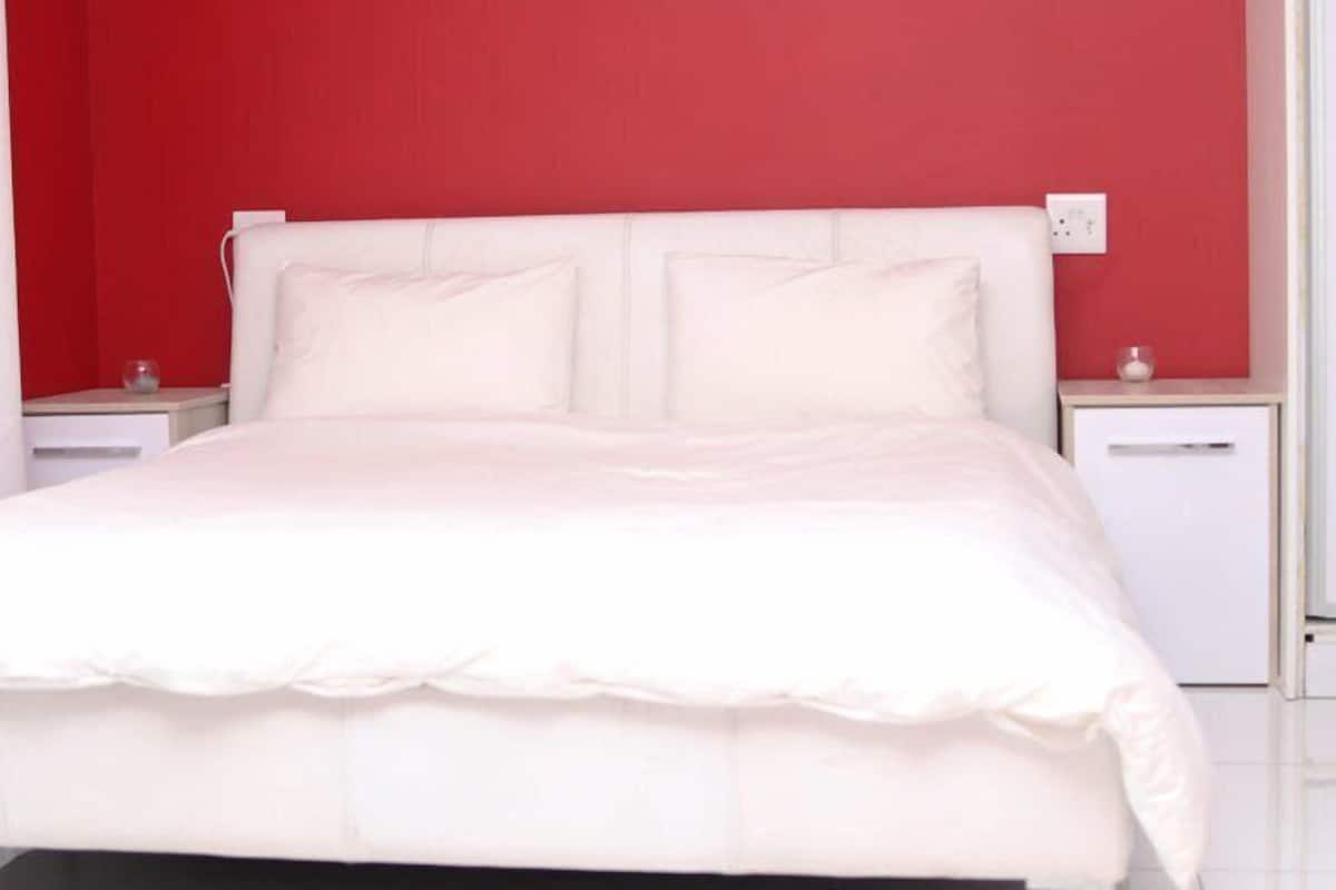 Executive Room | Iron/ironing board (on request)