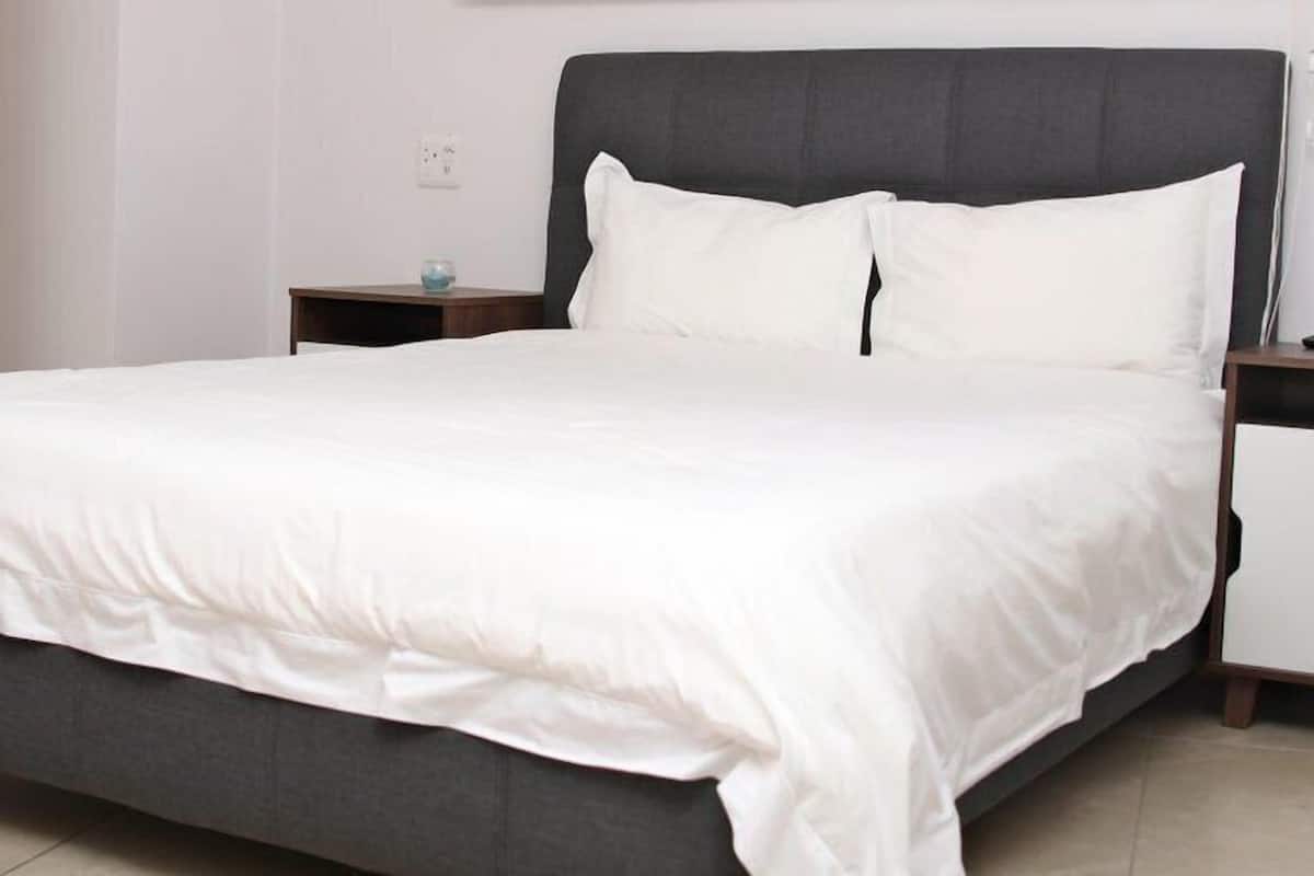 Comfort Room | Iron/ironing board (on request)