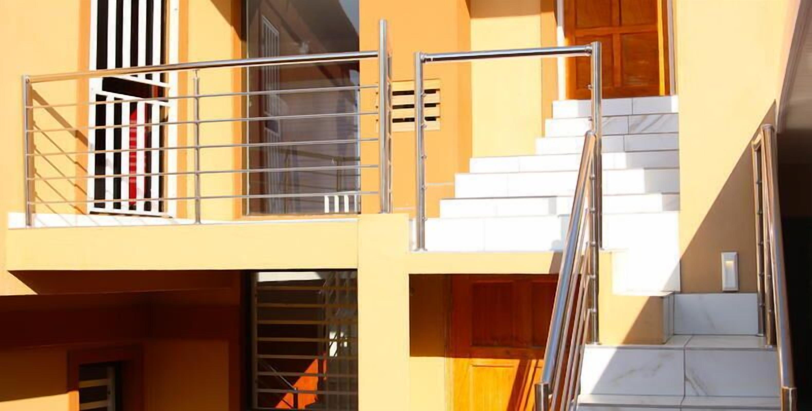 Pintu masuk properti