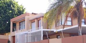 تفاصيل الفندق من الخارج