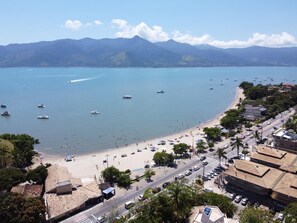 On the beach - HIGH STANDARD HOUSE, VERY COMFORT, PRIVACY WITH OPTIONAL BOAT RIDE (São Sebastião)