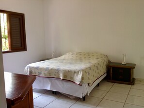 6 bedrooms, bed sheets