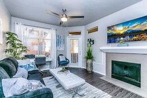 Luxury Condo, 2 Bedrooms, 2 Bathrooms | Living area | 55-inch Smart TV with satellite channels, TV, fireplace - Executive King, Close to Shops, Dining, Golf w Parking 1064 (Scottsdale)