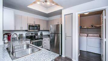 Luxury Condo, 2 Bedrooms, 2 Bathrooms | Private kitchen | Full-size fridge, microwave, oven, stovetop