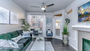 Luxury Condo, 2 Bedrooms, 2 Bathrooms | 2 bedrooms, premium bedding, down comforters, Select Comfort beds