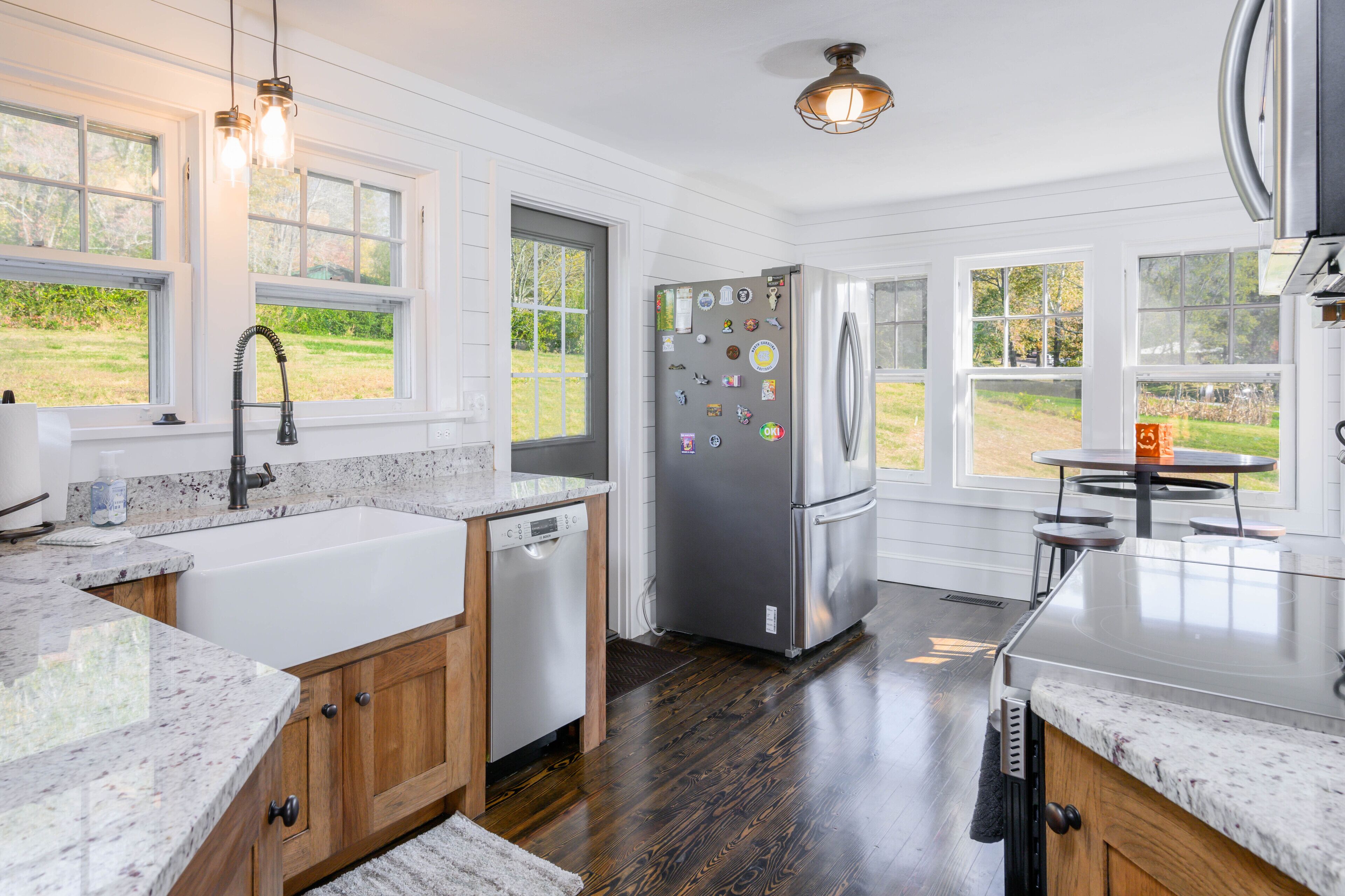 Mr. B's Cottage, 10 Minutes to Downtown Asheville! 