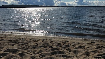 Una playa cerca, toallas de playa