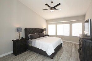 3 soverom, skrivebord, strykejern/-brett og wi-fi