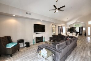 Smart TV, offices - 3 bedrooms oasis + office + private pool 🌵 (Scottsdale)