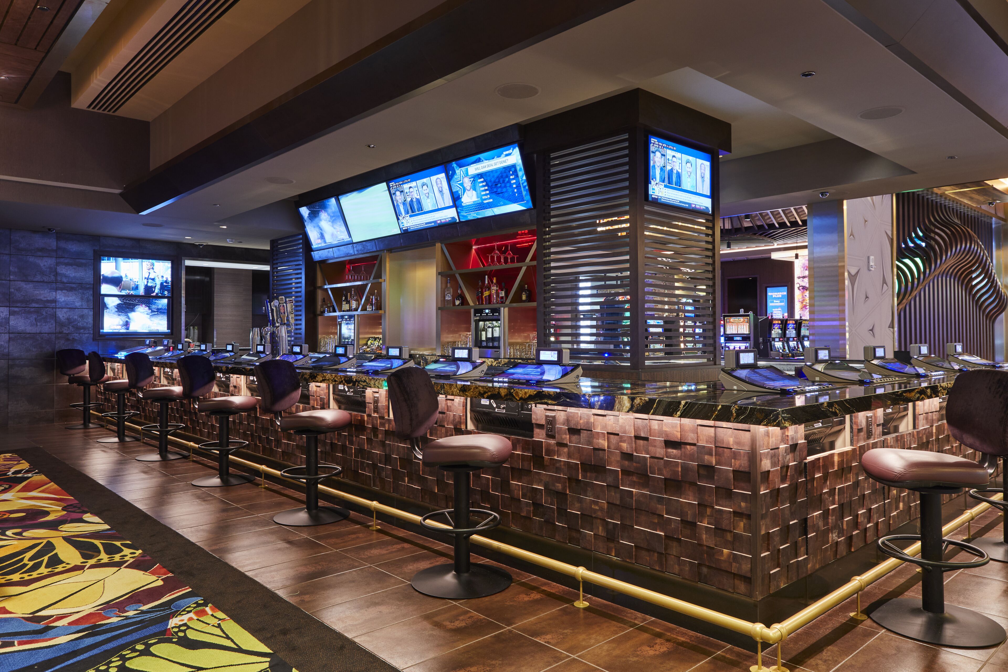 2 bars/lounges, poolside bar