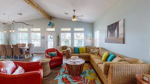 Flat-screen TV - Shared Pool, Boardwalk, Room for Boat, Golf Cart Included (Port Aransas)