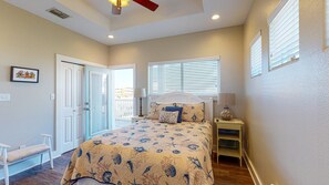 5 bedrooms, free WiFi, bed sheets - Shared Pool, Boardwalk, Room for Boat, Golf Cart Included (Port Aransas)