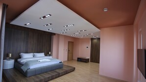 Basic Triple Room | Desk, soundproofing, cribs (free), WiFi (free) - Elite Pogradec (Pogradec)