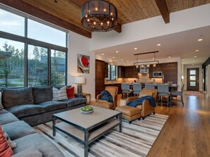 TV, fireplace, video games, stereo - Big Sky Vacation Rentals: Silvertip 6 Rolling Ridge (Big Sky)