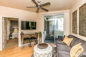 Condo, 2 phòng ngủ, bếp | Ngoại thất