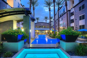 Outdoor pool, free cabanas, pool umbrellas - Upscale 2 BR King, Walk to Shops & Dining w/Parking (3002) (Phoenix)