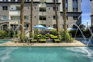 Exterior - Upscale 2 BR King, Walk to Shops & Dining w/Parking (3002) (Phoenix)