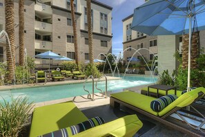 Exterior - Upscale 2 BR King, Walk to Shops & Dining w/Parking (3002) (Phoenix)