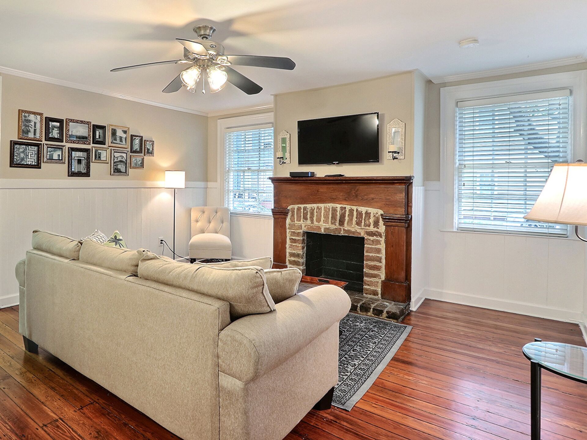 Cozy Condo with Private Patio 1 Block to Forsyth Park