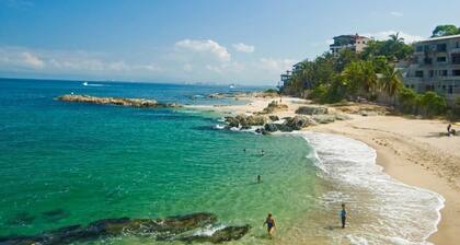 Beautiful & relaxing Condo Rojo in prestigious Conchas Chinas