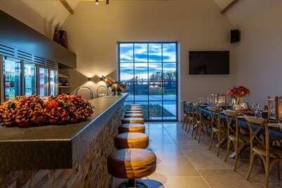 Cozy farmhouse for 30 people with indoor pool, infrared sauna, playground.