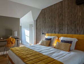 9 Schlafzimmer, Zimmersafe, Bügeleisen/Bügelbrett, Reisekinderbett