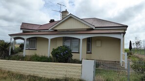 Exterior - "Claremont Farmhouse" is an historic federation style home in an ideal... (Derby)