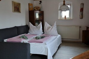 1 dormitorio, cuna de viaje, wifi gratis y ropa de cama