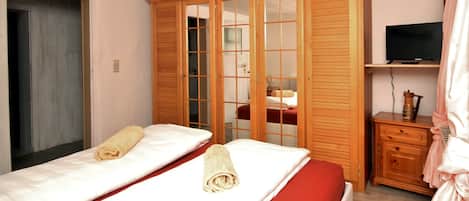 1 Schlafzimmer, Reisekinderbett, kostenloses WLAN, Bettwäsche