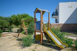 Children’s play area – outdoor