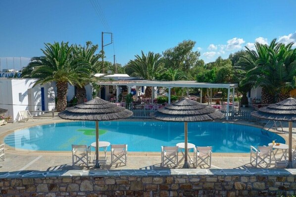 Seasonal outdoor pool, pool umbrellas, sun loungers