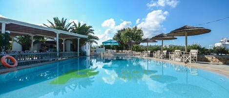 Seasonal outdoor pool, pool umbrellas, sun loungers