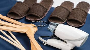 Separate bathtub and shower, hair dryer, slippers, electronic bidet