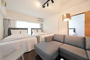 Apartemen, 1 kamar tidur | Area keluarga | Televisi layar datar 43-inci dengan saluran TV digital dan TV