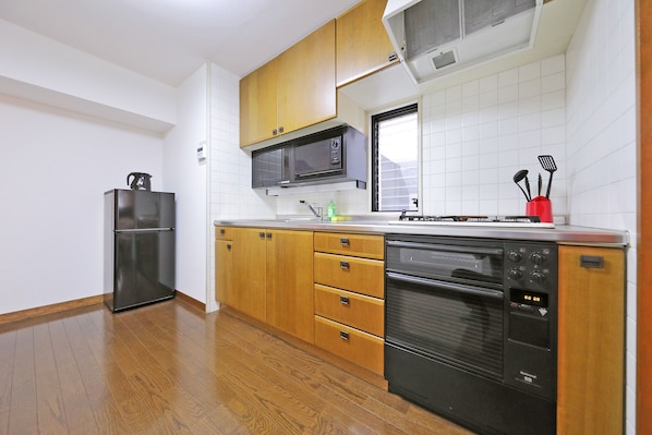 Apartment, 1 Bedroom | Private kitchen | Fridge, microwave, stovetop, electric kettle
