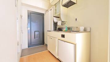 Fridge, microwave, stovetop, electric kettle