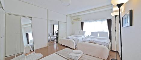 1 bedroom, individually decorated, desk, laptop workspace