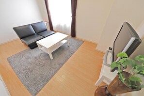 Apartment, 1 Bedroom (Large) | Living area