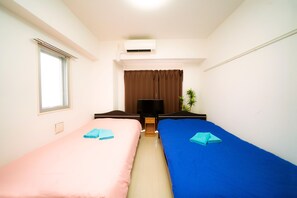 스튜디오 | 책상, 노트북 작업 공간, 암막 커튼, 다리미/다리미판