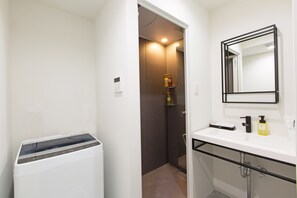 Shower, free toiletries, hair dryer, slippers - Grandouce Kozu (Osaka)