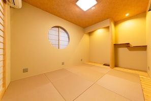 House, 2 Bedrooms | 1 bedroom, desk, laptop workspace, blackout drapes