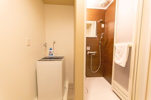 House, 1 Bedroom | Bathroom | Shower, free toiletries, hair dryer, slippers - Grandouce Villa Hanazonocho (Osaka)
