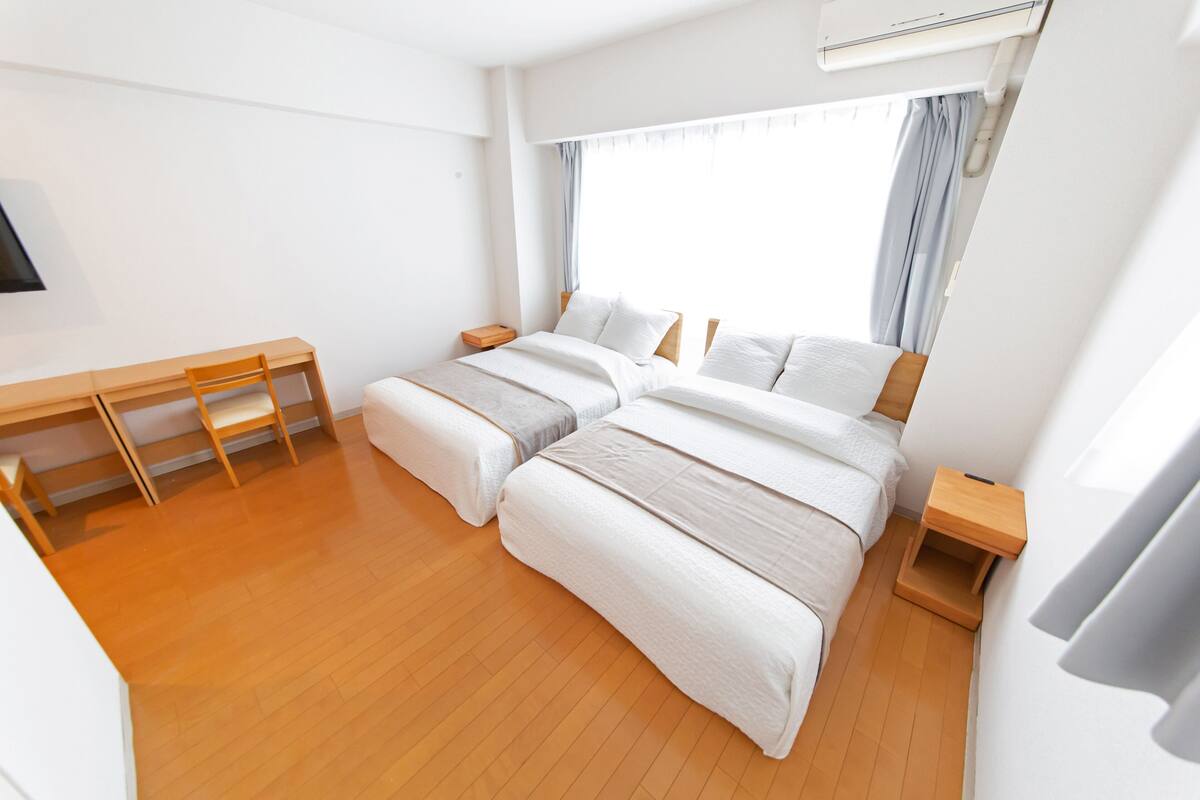 Studio | Laptop workspace, blackout curtains, free WiFi, bed sheets