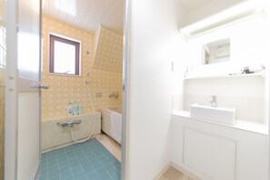 Apartment, 2 Bedrooms | Bathroom | Separate tub and shower, free toiletries, hair dryer, slippers