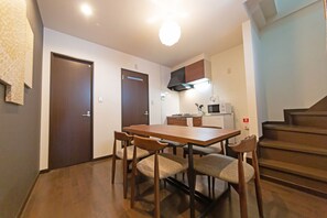 Ferienhaus, 1 Schlafzimmer | Essbereich im Zimmer