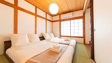 3 bedrooms, desk, laptop workspace, blackout curtains