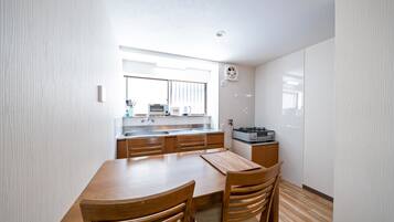 Apartment, 1 Bedroom | In-room dining