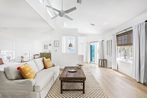 Luxury Penthouse, 1 King Bed, Balcony, Ocean View (Non-Pet Room) | Premium bedding, free minibar items, individually decorated