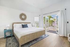 Superior Studio Suite, 1 King Bed, Garden View | Premium bedding, free minibar items, individually decorated